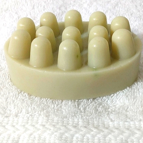 HANDCRAFTED AVOCADO CUCUMBER MASSAGE BAR HANDMADE GOAT MILK SOAP BAR 4oz. NWT - Picture 4 of 5